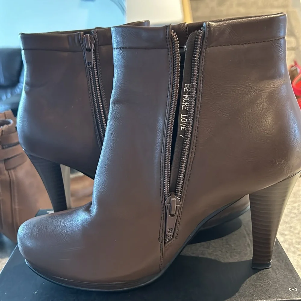 Heels - Picture 4 of 4